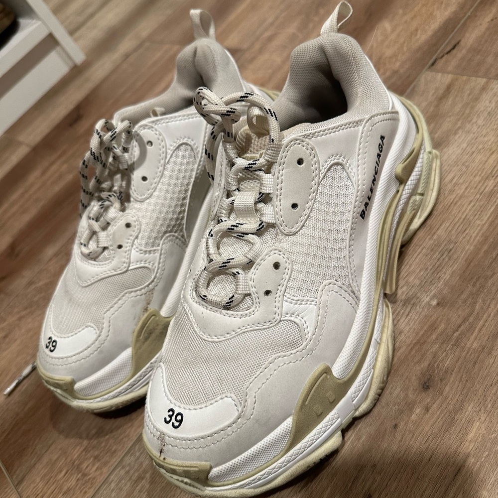Triple S balenciaga sneakers with box